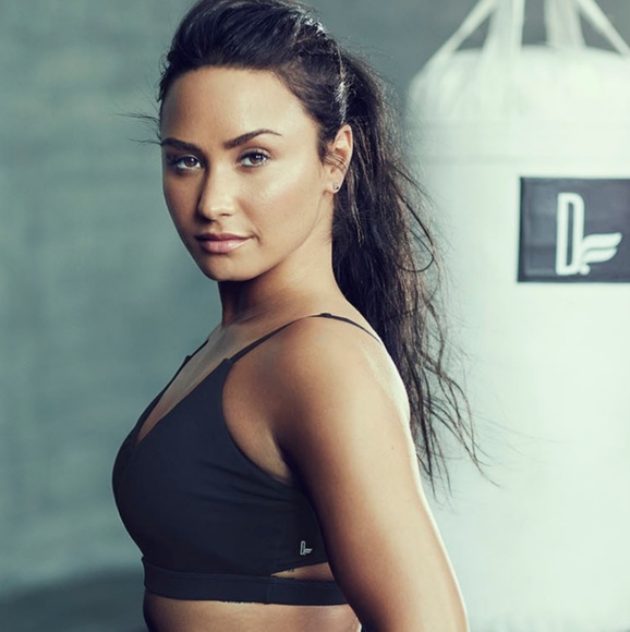 demi lovato sports bra